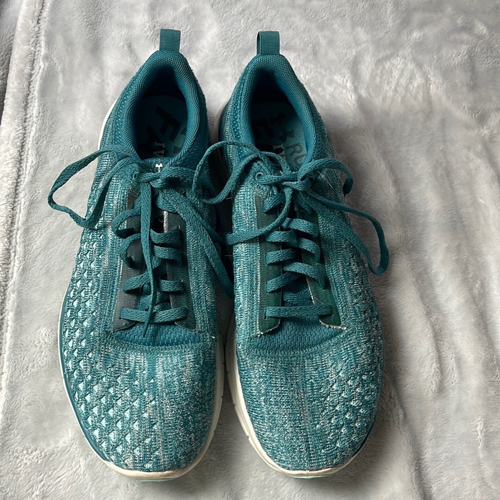 Under Armour charged lightning 2 size 9